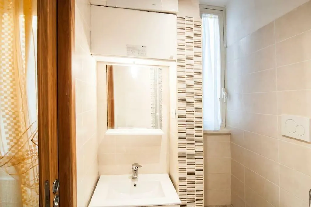 Rome Best Rent 0*,